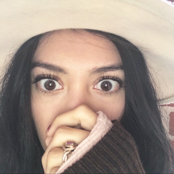 Hey Good looking! Meet your posher! - Picture 2 of 5